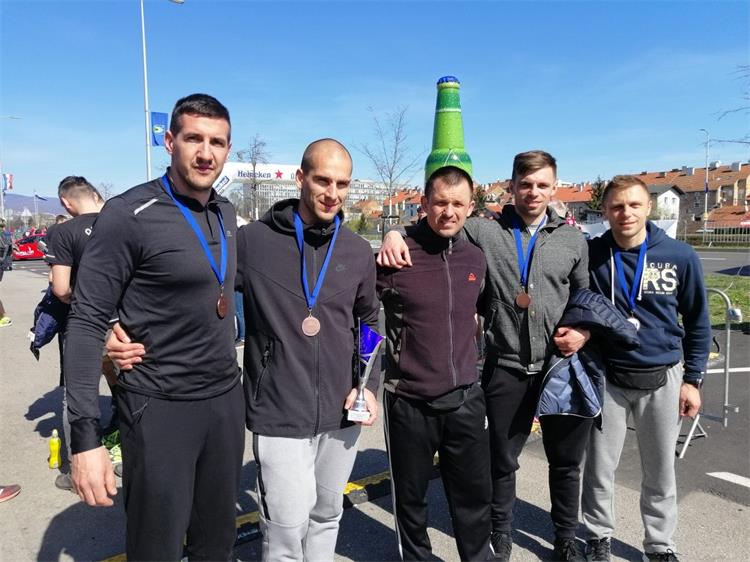 Slika \2019\POLUMARATONIJPZAGREB\ŠTAFETA 3.jpg